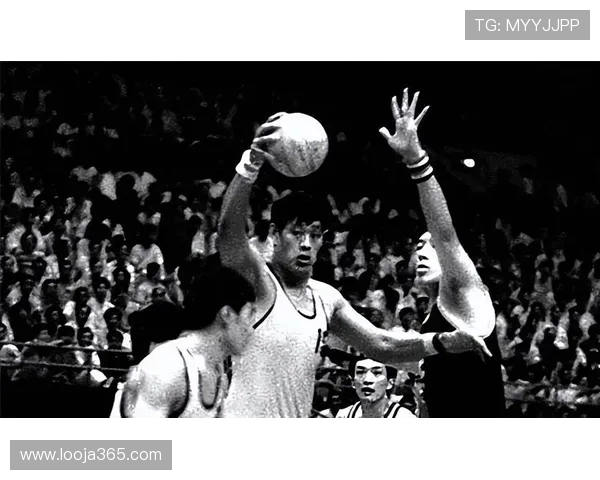 八一男篮与广东男篮激战正酣谁能在赛场上笑到最后